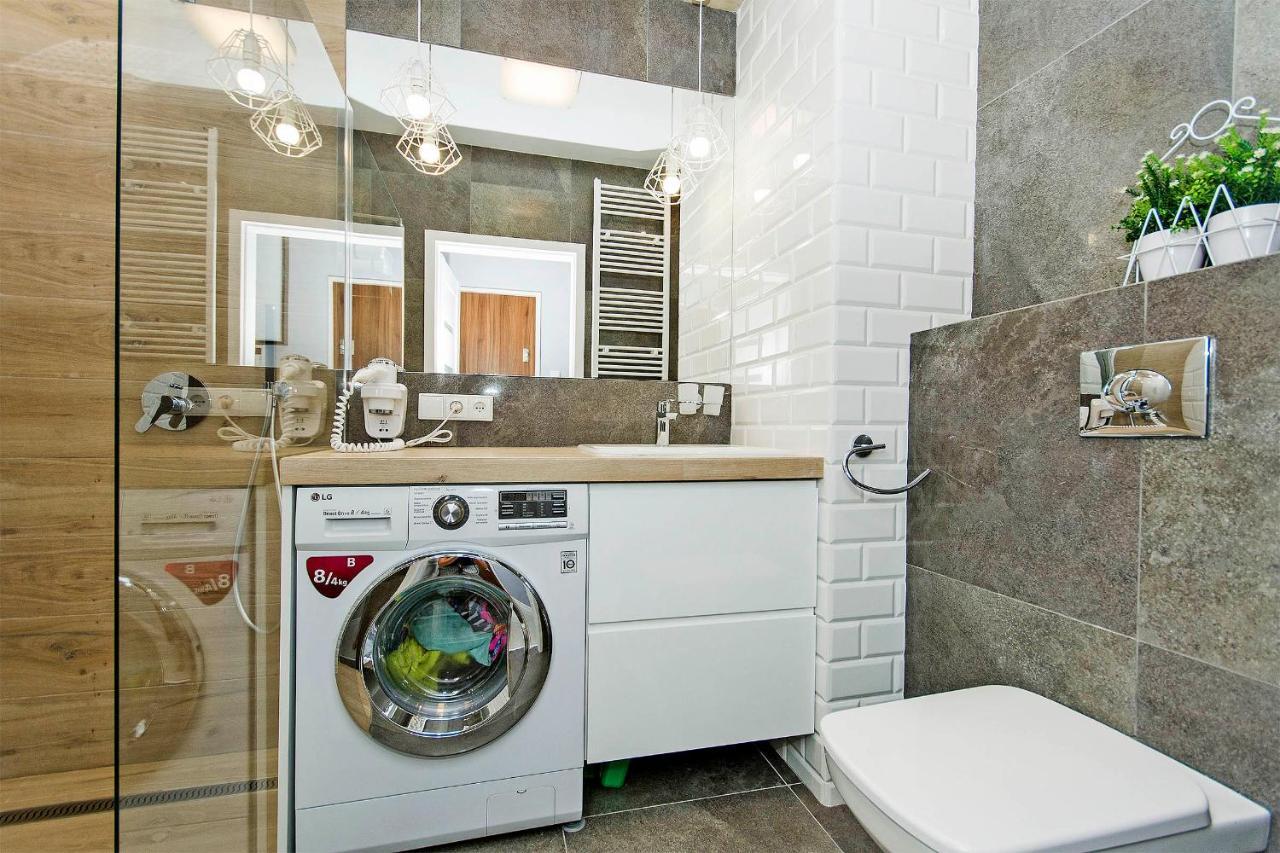 Stylish Apartment Oldtown Riverview Balcony グダニスク エクステリア 写真