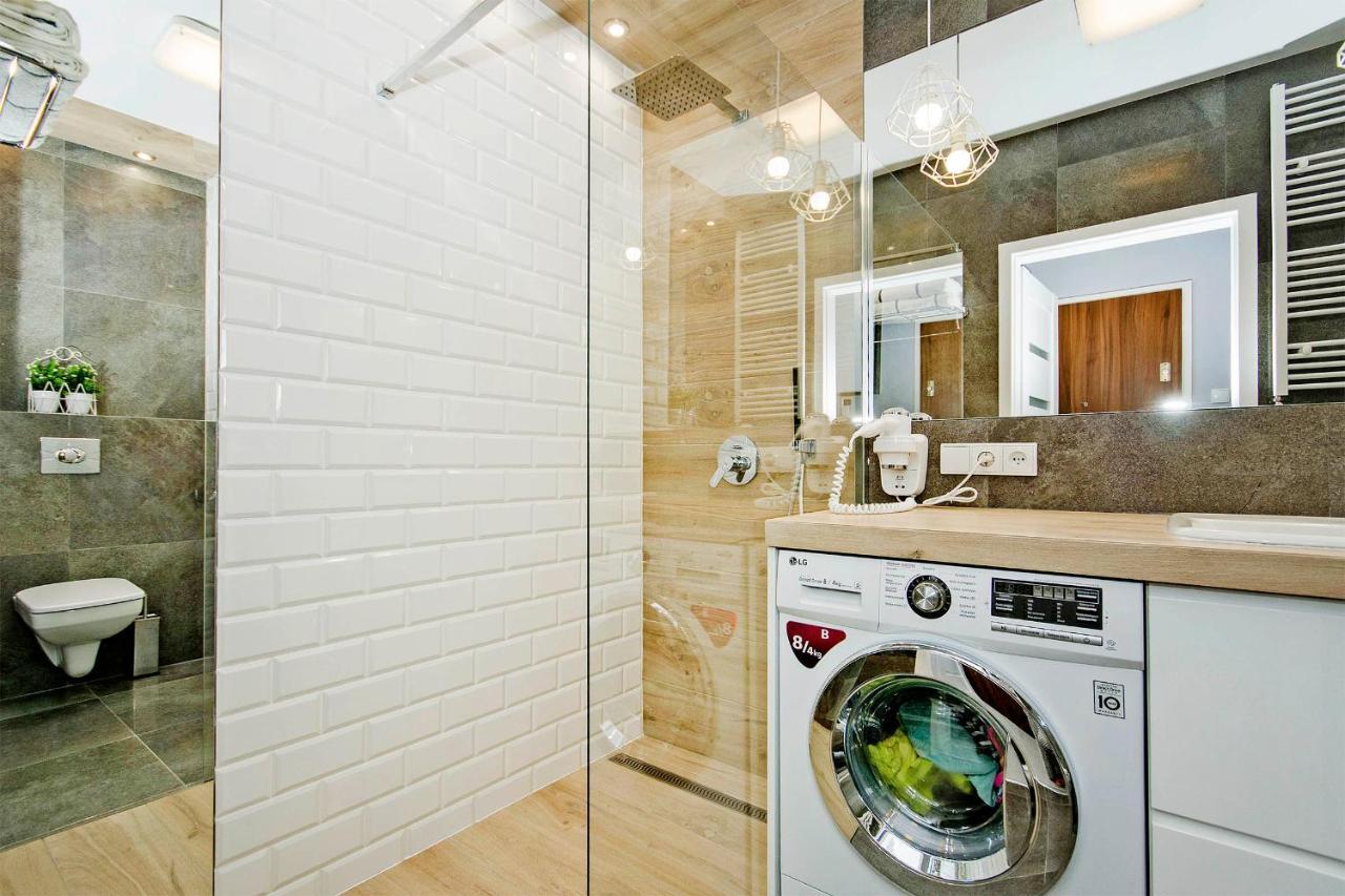 Stylish Apartment Oldtown Riverview Balcony グダニスク エクステリア 写真